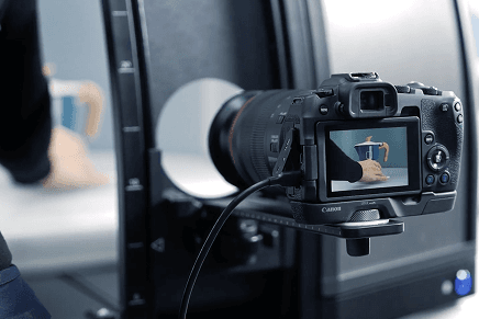 Kamera rejestrująca produkt w studio Orbitvu